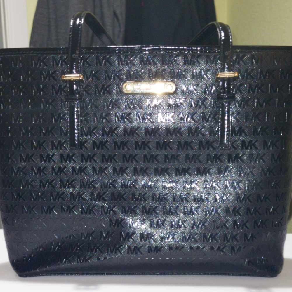 Michael kors purse and matching wallet